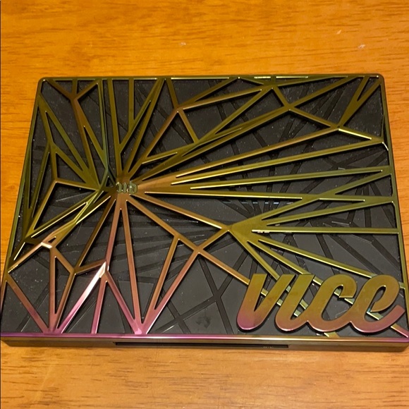 Urban Decay Vice Pallette - Picture 3 of 3